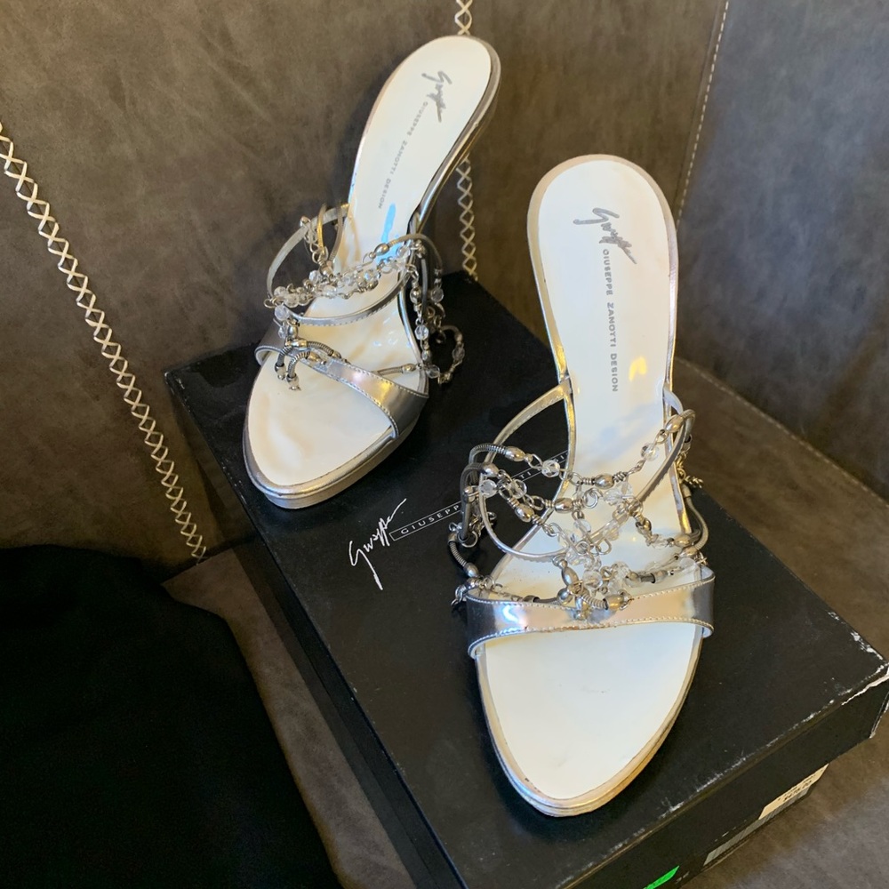Shoes - Picture 4 of 6